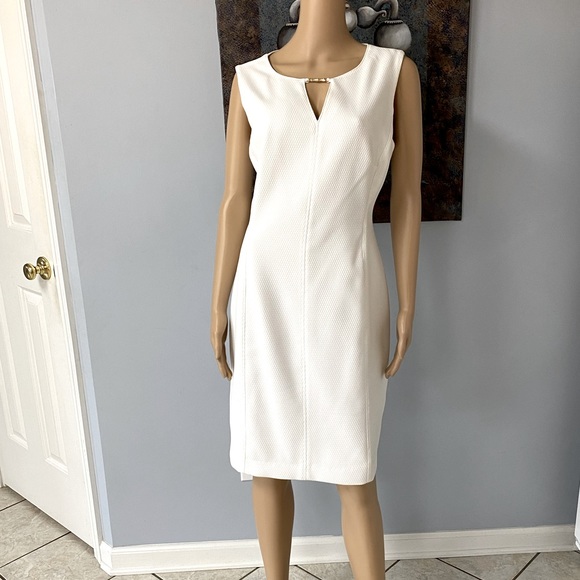 Tahari Dresses & Skirts - Tahari-Levine dress